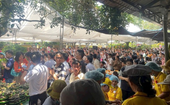 Hơn 1.500 tín đồ, Phật tử gần xa về chùa Tịnh Quang dự lễ Vu lan