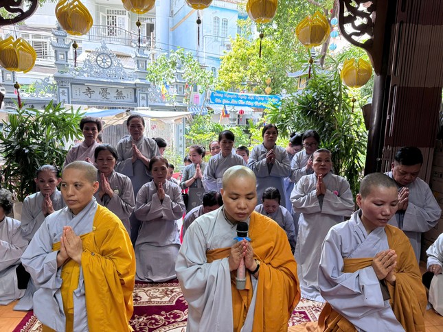 Sư cô Thích nữ Diệu Ngộ dâng lời tác bạch Sư cô Thích nữ Diệu Ngộ dâng lời tác bạch