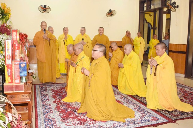 Dâng hương cầu nguyện