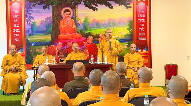 Đại đức Thích Minh Hải nêu đề dẫn Đại đức Thích Minh Hải nêu đề dẫn