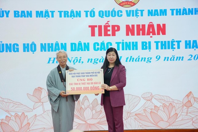 Đại diện Đạo tràng Pháp Hoa miền Bắc chung tay hỗ trợ nhân dân các tỉnh bị thiệt hại do bão lụt Đại diện Đạo tràng Pháp Hoa miền Bắc chung tay hỗ trợ nhân dân các tỉnh bị thiệt hại do bão lụt