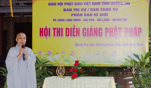 Ni trưởng Thích nữ Thông Mẫn phát biểu khai mạc