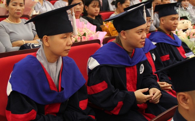 13 Tăng Ni học viên tốt nghiệp Thạc sĩ 13 Tăng Ni học viên tốt nghiệp Thạc sĩ