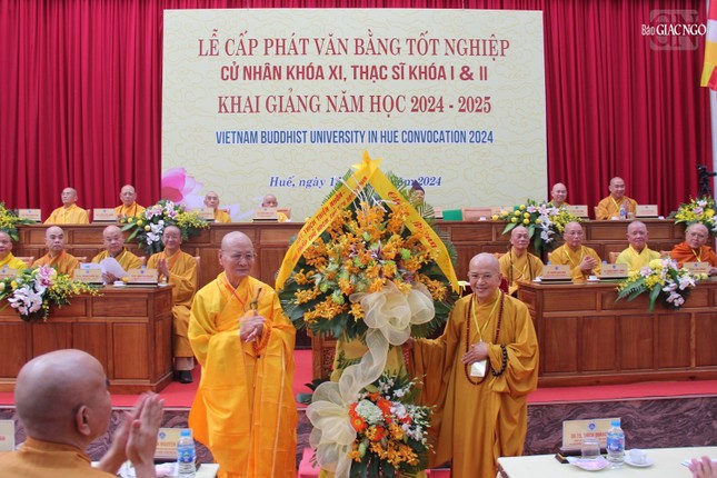 Lẵng hoa chúc mừng của Trưởng lão Hòa thượng Thích Thiện Nhơn, Phó Pháp chủ, Chủ tịch Hội đồng Trị sự kiêm Trưởng ban Tăng sự T.Ư Lẵng hoa chúc mừng của Trưởng lão Hòa thượng Thích Thiện Nhơn, Phó Pháp chủ, Chủ tịch Hội đồng Trị sự kiêm Trưởng ban Tăng sự T.Ư