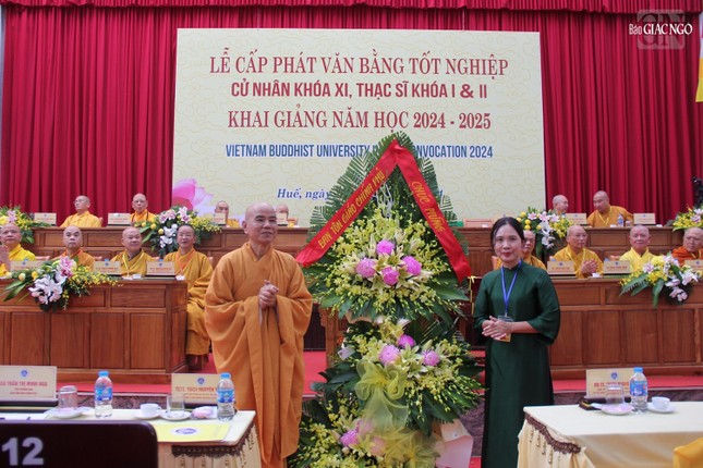 Ban Tôn giáo Chính phủ tặng hoa chúc mừng Ban Tôn giáo Chính phủ tặng hoa chúc mừng