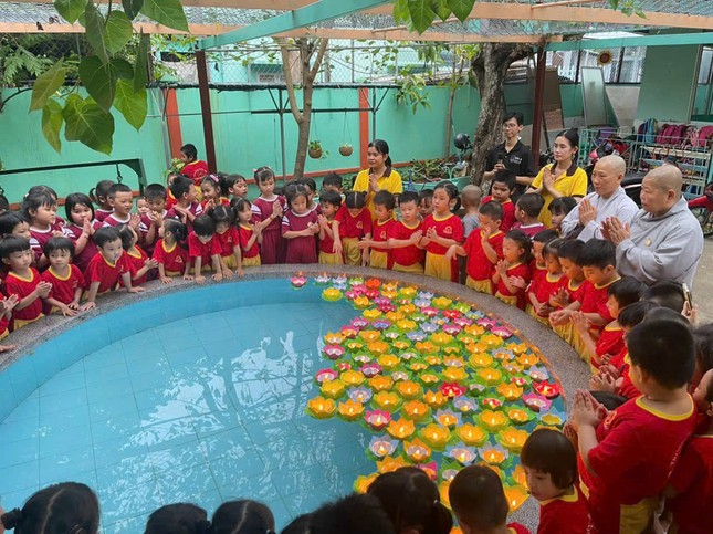 Lòng biết ơn được quý Sư và các cô giáo dục các em mỗi ngày, mỗi tuần ở trường Lòng biết ơn được quý Sư và các cô giáo dục các em mỗi ngày, mỗi tuần ở trường