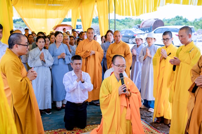 Đại đức Thích Thông Khiêm, trụ trì chùa Lộc Tân tác bạch