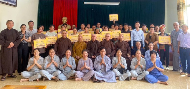 Trao tịnh tài hỗ trợ để bà con xây dựng lại nhà mới tại xã A Mú Sung, H.Bát Xát, tỉnh Lào Cai Trao tịnh tài hỗ trợ để bà con xây dựng lại nhà mới tại xã A Mú Sung, H.Bát Xát, tỉnh Lào Cai