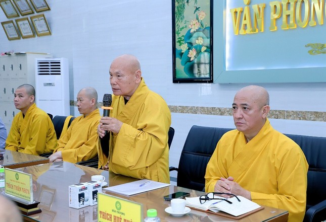 Trưởng lão Hòa thượng Thích Thiện Nhơn chủ trì phiên họp