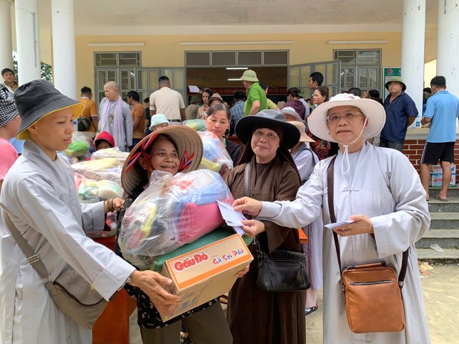 San sẻ những yêu thương