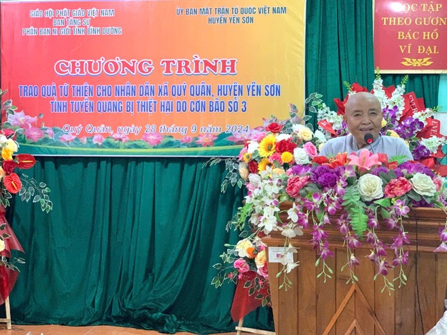 Ni trưởng Thích nữ Pháp Như phát biểu tại buổi trao quà