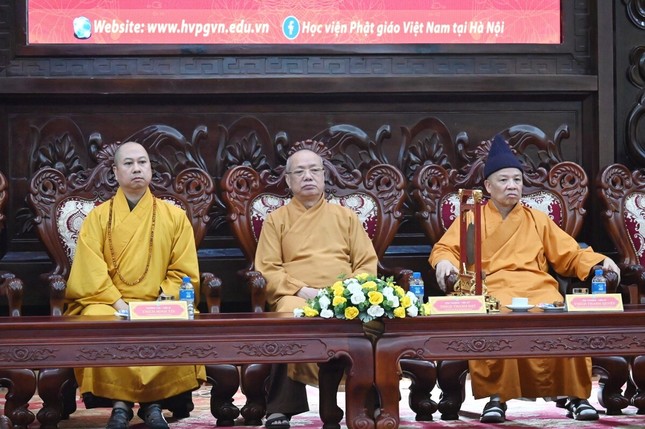 Chư tôn đức chứng minh buổi lễ khai giảng Chư tôn đức chứng minh buổi lễ khai giảng