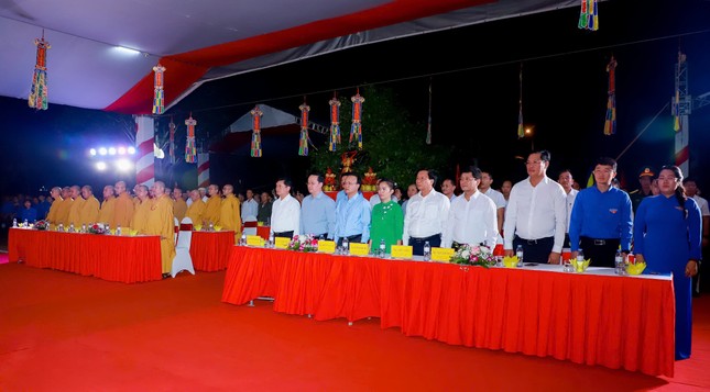 Phút mặc niệm tưởng nhớ các anh hùng, liệt sĩ đã ngã xuống trên “tọa độ lửa” Truông Bồn