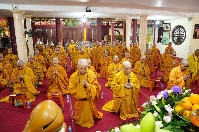 Thành kính tưởng niệm