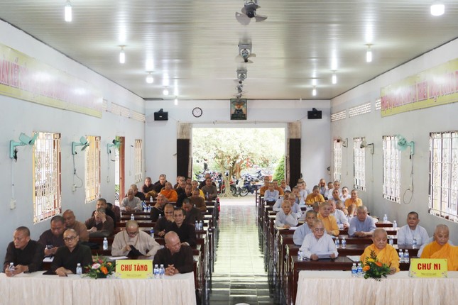 Chư Tăng Ni tham dự phiên họp Chư Tăng Ni tham dự phiên họp