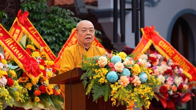 Trưởng lão Hòa thượng Thích Thanh Nhiễu ban đạo từ Trưởng lão Hòa thượng Thích Thanh Nhiễu ban đạo từ