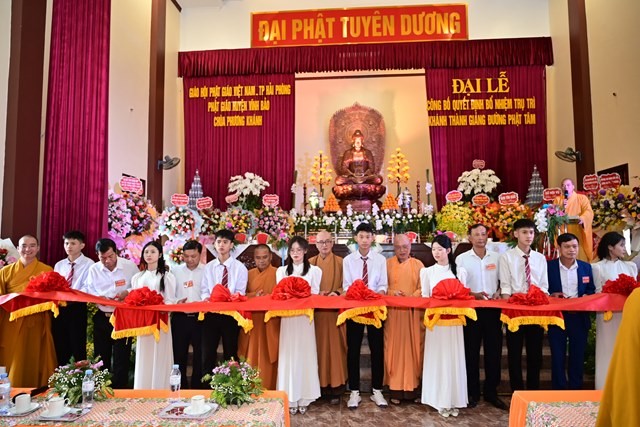 Cắt băng khánh thành giảng đường chùa Phương Khánh Cắt băng khánh thành giảng đường chùa Phương Khánh