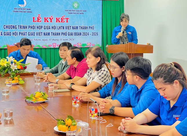 Phó Chủ tịch Hội Liên hiệp Thanh niên VN TP.Quy Nhơn Bùi Thị Thanh Loan trình bày nội dung chương trình phối hợp hoạt động Phó Chủ tịch Hội Liên hiệp Thanh niên VN TP.Quy Nhơn Bùi Thị Thanh Loan trình bày nội dung chương trình phối hợp hoạt động