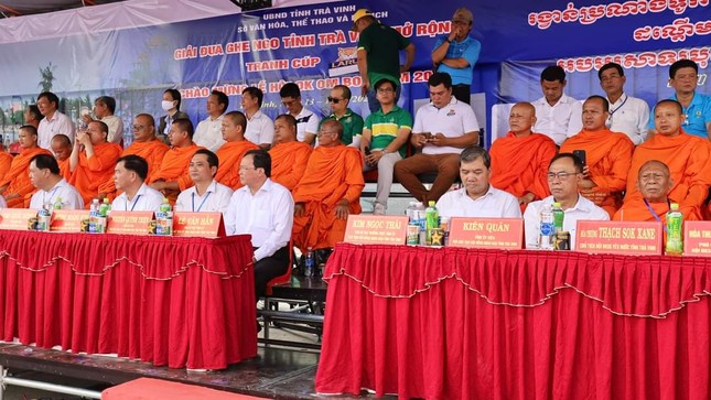 Đại biểu tham dự lễ khai mạc Đại biểu tham dự lễ khai mạc