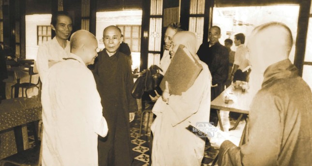 Sư bà Diệu Không với chư vị Trưởng lão: Hòa thượng Thích Thiện Siêu, Hòa thượng Thích Minh Châu, Hòa thượng Thích Chánh Trực, cư sĩ Võ Đình Cường, cư sĩ Tống Hồ Cầm tại chùa Phật Học Xá Lợi (TP.HCM) Sư bà Diệu Không với chư vị Trưởng lão: Hòa thượng Thích Thiện Siêu, Hòa thượng Thích Minh Châu, Hòa thượng Thích Chánh Trực, cư sĩ Võ Đình Cường, cư sĩ Tống Hồ Cầm tại chùa Phật Học Xá Lợi (TP.HCM)