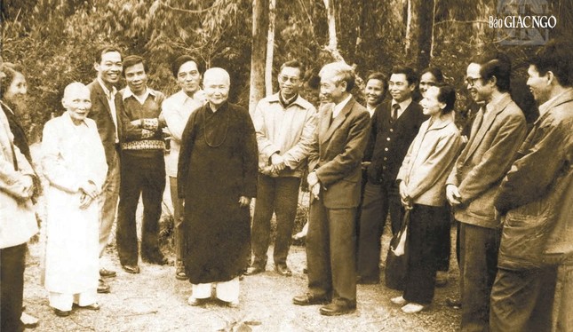 Sư bà Diệu Không và các nhân sĩ, trí thức người Việt tại Pháp Sư bà Diệu Không và các nhân sĩ, trí thức người Việt tại Pháp