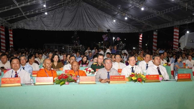 Chư Tăng và đại biểu tham dự Lễ hội Ok Om Bok Chư Tăng và đại biểu tham dự Lễ hội Ok Om Bok