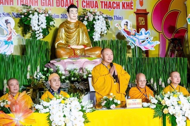 Thượng tọa Thích Tâm Định ban đạo từ Thượng tọa Thích Tâm Định ban đạo từ