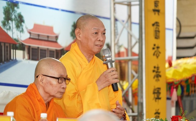 Hòa thượng Thích Từ Nghiêm ban đạo từ Hòa thượng Thích Từ Nghiêm ban đạo từ