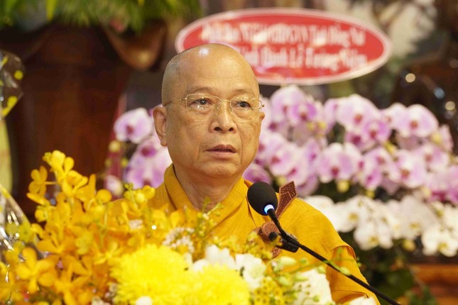 Thượng tọa Thích Huệ Khai cung tuyên tiểu sử Đức vua - Phật hoàng Trần Nhân Tông Thượng tọa Thích Huệ Khai cung tuyên tiểu sử Đức vua - Phật hoàng Trần Nhân Tông