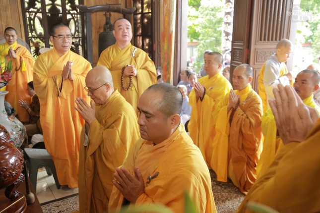 ... nhất tâm cầu nguyện