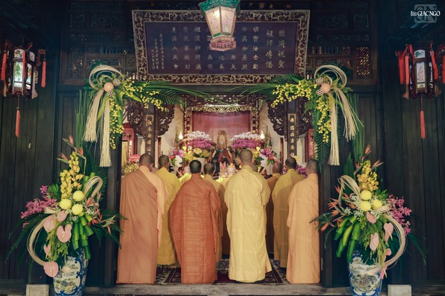 Trang nghiêm khóa lễ cung tiến Giác linh Tổ sư Minh Hải Pháp Bảo và lịch đại Tổ sư tại tổ đường tổ đình Chúc Thánh