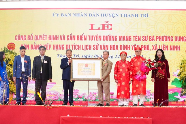 Đón nhận Bằng xếp hạng Di tích lịch sử văn hóa đình Yên Phú Đón nhận Bằng xếp hạng Di tích lịch sử văn hóa đình Yên Phú