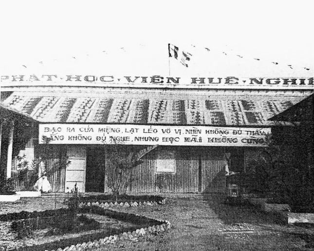 Từ một ngôi chùa hiu quạnh, một địa danh rùng rợn, từng bước thay vào đó những cái mới, hoàn toàn mới...