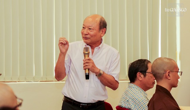 Tiến sĩ Bùi Chí Trung chia sẻ trong phần giao lưu