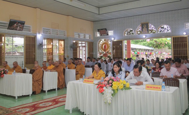 Chư tôn đức, đại biểu, Phật tử tham dự hội nghị Chư tôn đức, đại biểu, Phật tử tham dự hội nghị