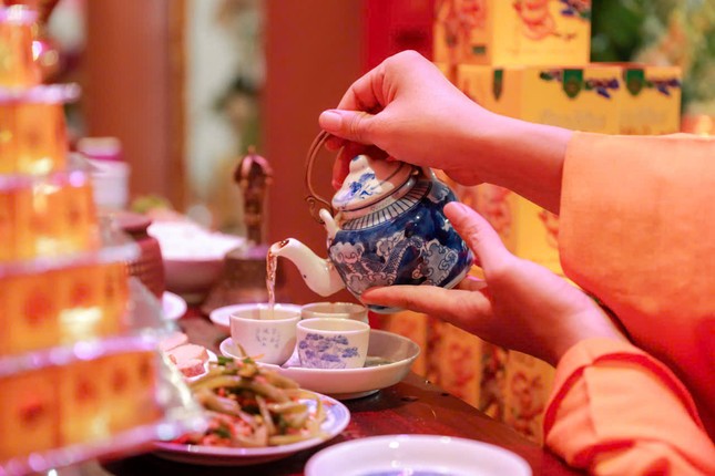 Dâng trà cúng dường Tổ sư Dâng trà cúng dường Tổ sư