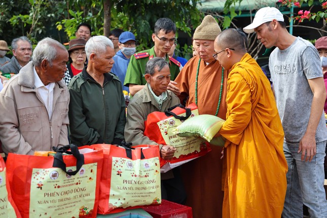 San sẻ yêu thương