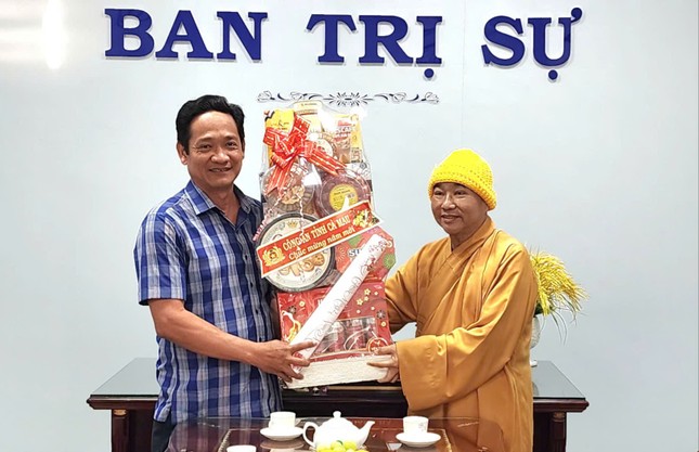 Công an tỉnh Cà Mau tặng quà chúc mừng Xuân Ất Tỵ Công an tỉnh Cà Mau tặng quà chúc mừng Xuân Ất Tỵ