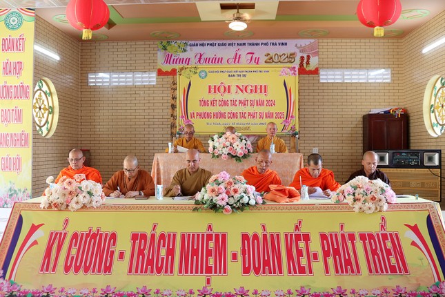 Chư tôn đức chứng minh hội nghị