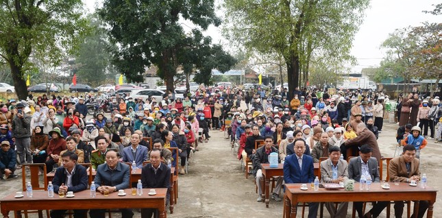 Đại biểu, bà con tham dự phiên chợ Tết 0 đồng Đại biểu, bà con tham dự phiên chợ Tết 0 đồng