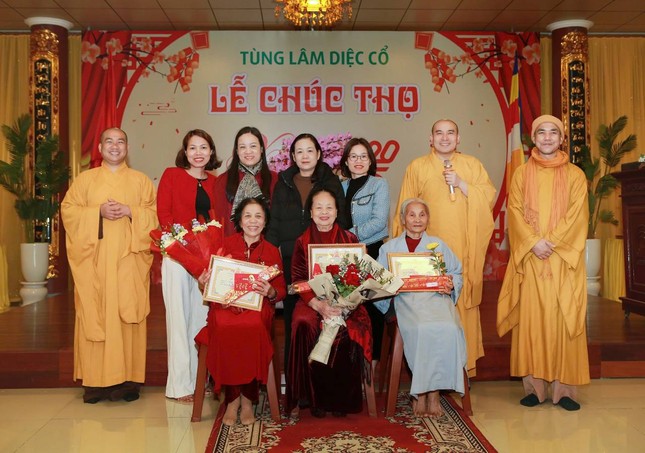 Lễ chúc thọ Phật tử cao niên tại chùa Diệc