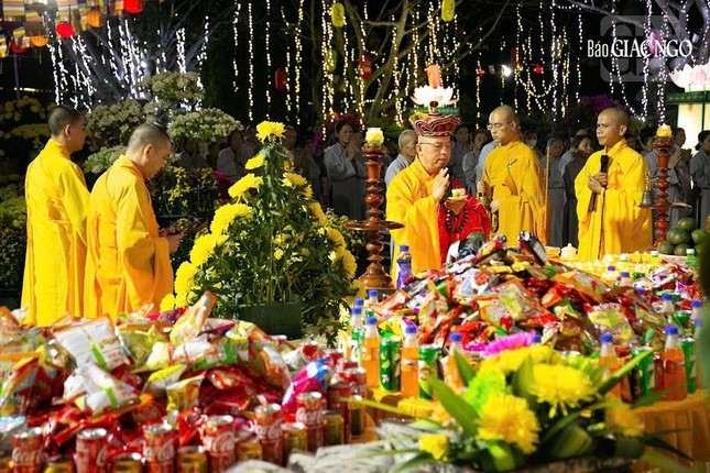 Lễ cầu an đầu năm được diễn ra trong bầu không khí linh thiêng