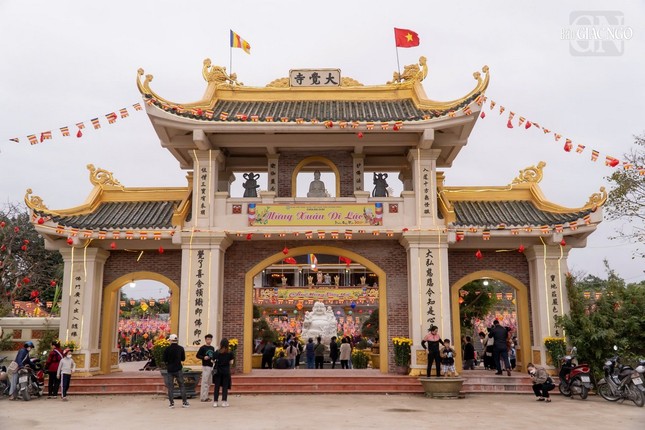 Trước năm 2010, vị trí hiện tại của chùa vẫn còn là một hồ nước sâu, chưa có dấu tích của một ngôi già-lam. Bằng tâm nguyện hoằng pháp, Hòa thượng Thích Tánh Nhiếp, Phó Chủ tịch Hội đồng Trị sự, Trưởng ban Trị sự GHPGVN tỉnh Quảng Bình cùng chư Tăng đã phát tâm lấp hồ, dựng lên một ngôi chùa đơn sơ bằng tre nứa...