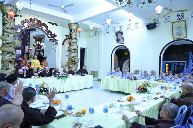 Quang cảnh phiên họp