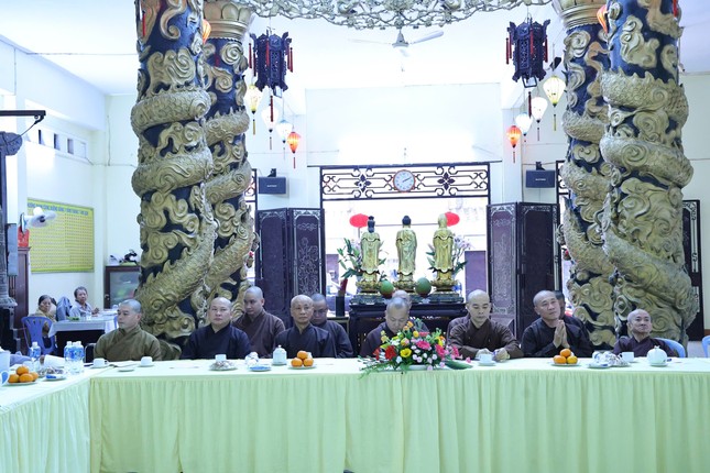 Chư Tăng tham dự phiên họp