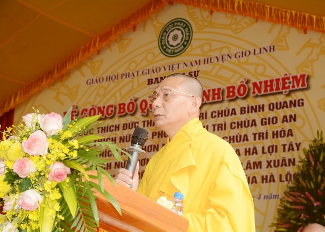 Thượng tọa Thích Huệ Nhẫn đọc diễn văn khai mạc