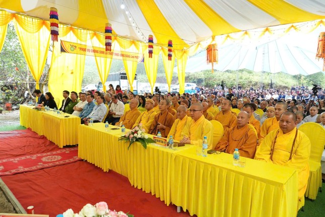 Chư tôn đức, đại biểu tham dự buổi lễ