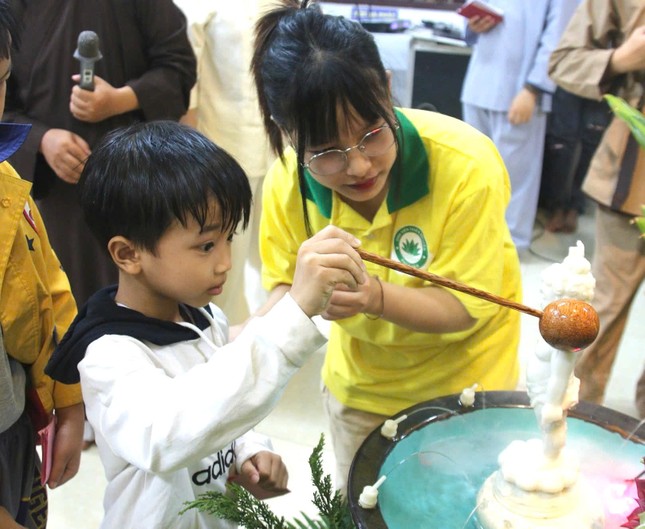 Em tắm Phật Em tắm Phật