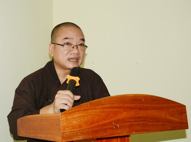 Đại đức Thích Viên Thành báo cáo tổng kết hoạt động Đại lễ Phật đản Phật lịch 2569