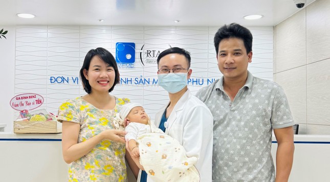 Với hơn 8 năm gắn bó chuyên môn, bác sĩ Tiến đã đồng hành cùng hơn 5.000 cặp vợ chồng hiếm muộn trên hành trình tìm kiếm hy vọng làm cha mẹ Với hơn 8 năm gắn bó chuyên môn, bác sĩ Tiến đã đồng hành cùng hơn 5.000 cặp vợ chồng hiếm muộn trên hành trình tìm kiếm hy vọng làm cha mẹ